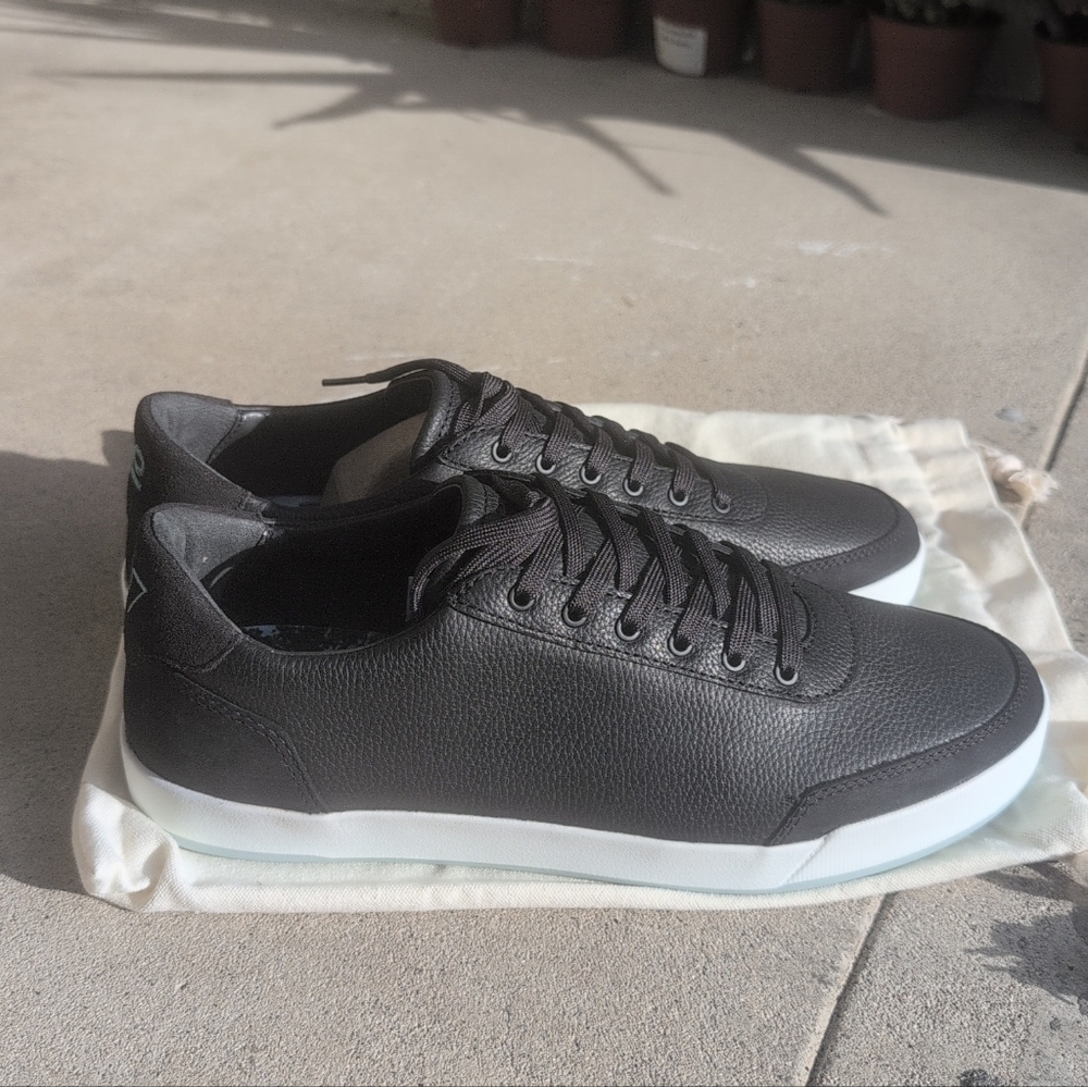 Mens Novella 2020 two worlds sneakers Size 10 NWOB